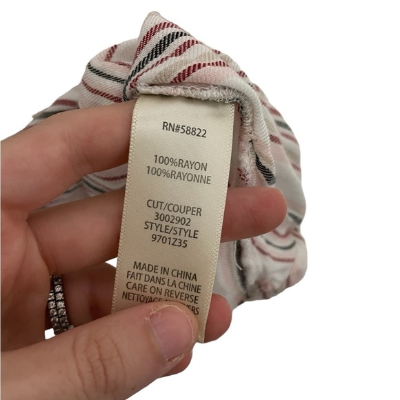 Max Studio Sleeveless Stripe White Base Blouse Stitch Neckline Closure Medium - Picture 3 of 5